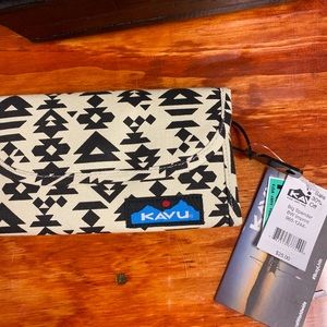 BNWT Kavu wallet